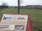 Dunakömlőd - Egy útbaigazító tábla a római erődben