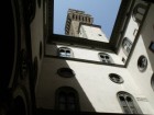 A Palazzo Vecchio tornya az udvarról nézve.